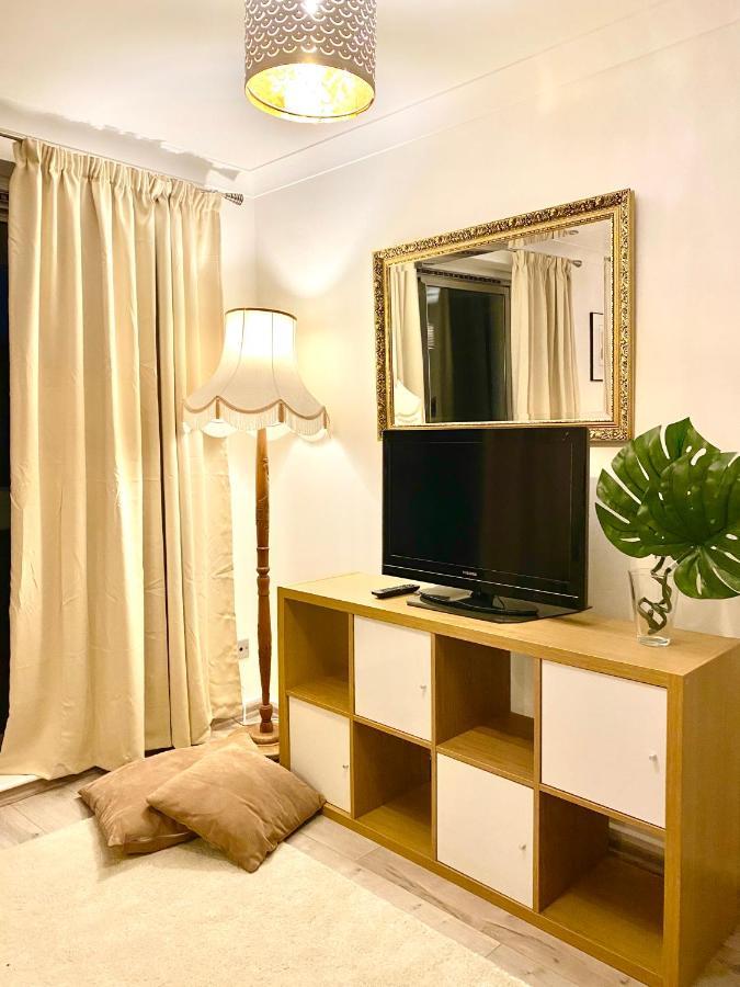 Centrally Located Studio With Balcony And 24-7 Security * Londres