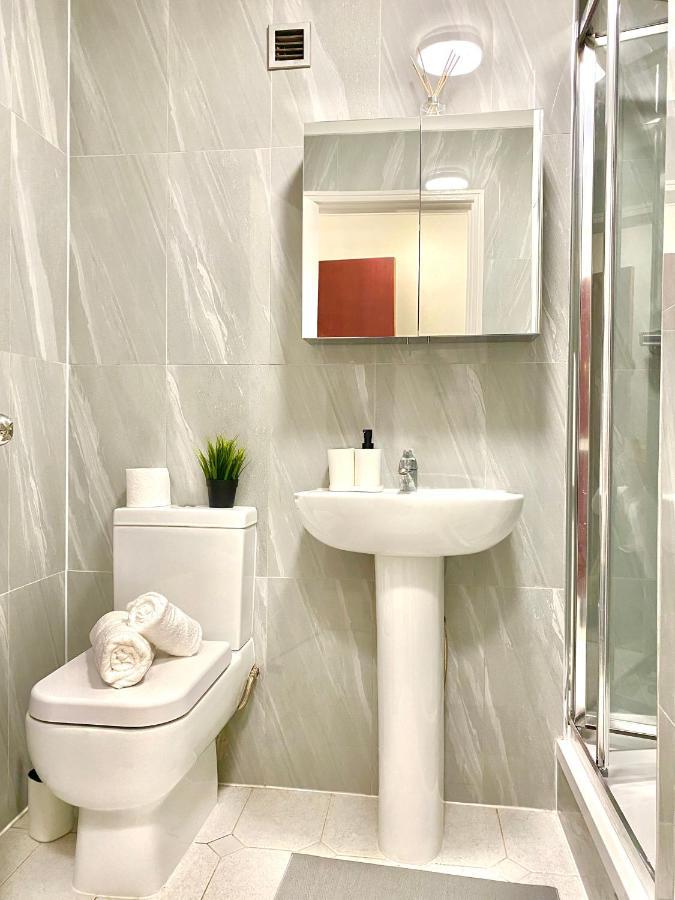Apartamento Centrally Located Studio With Balcony And 24-7 Security